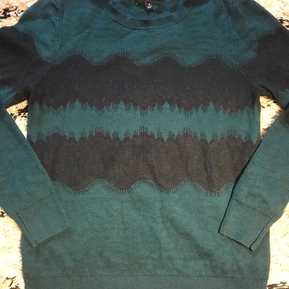 Like new Banana Republic sweater 😍 - Picture 3 of 4